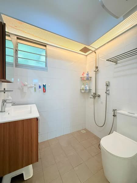 213A Punggol Walk, 213A Punggol Walk, 3 Bedrooms, 1,216 sqft, HDB Flat For Sale, by James Yeo, 500206708 - Bathroom - PropertyGuru.com.sg