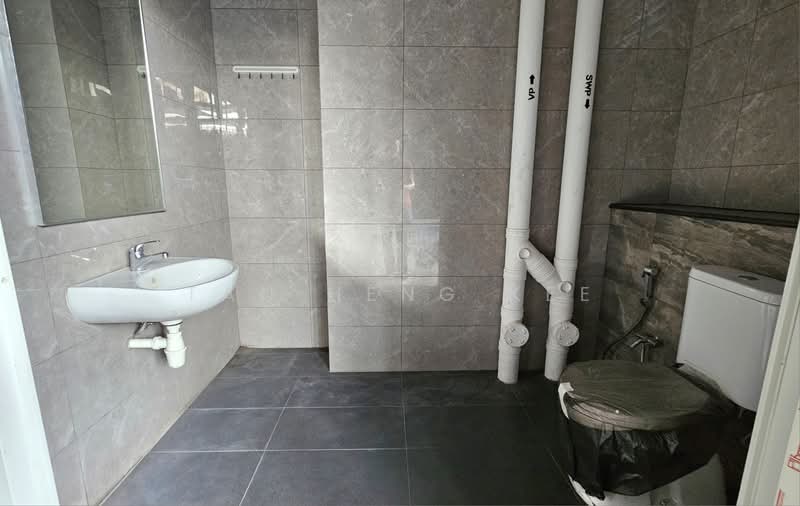 REVV, 1 Corporation Drive, 3,477 sqft, Factory / Workshop (B2) For Sale, by Tan Heng Kee, 500206710 - Bathroom - CommercialGuru.com.sg