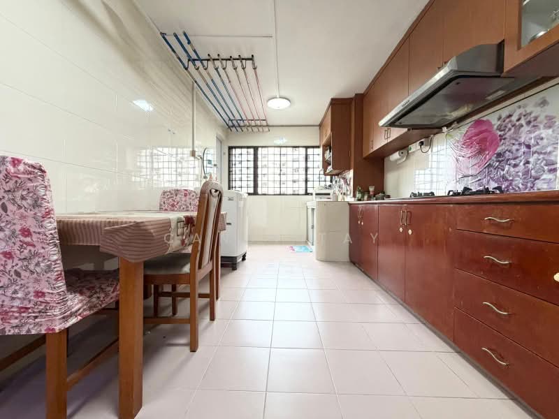 527 Jurong West Street 52, 527 Jurong West Street 52, 2 Bedrooms, 721 sqft, HDB Flat For Sale, by Candy Tay, 500206743 - Kitchen - PropertyGuru.com.sg