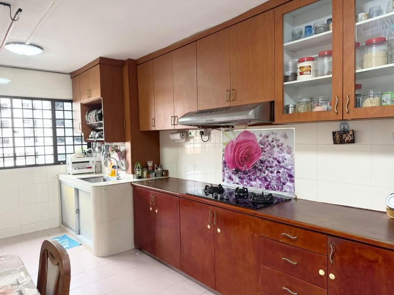 527 Jurong West Street 52, 527 Jurong West Street 52, 2 Bedrooms, 721 sqft, HDB Flat For Sale, by Candy Tay, 500206743 - Kitchen - PropertyGuru.com.sg