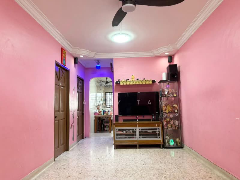 527 Jurong West Street 52, 527 Jurong West Street 52, 2 Bedrooms, 721 sqft, HDB Flat For Sale, by Candy Tay, 500206743 - Living Room - PropertyGuru.com.sg