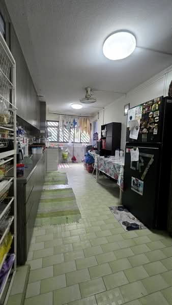 550 Ang Mo Kio Avenue 10, 550 Ang Mo Kio Avenue 10, 2 Bedrooms, 731 sqft, HDB Flat For Sale, by James Yeo, 500206749 - Kitchen - PropertyGuru.com.sg