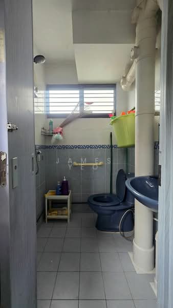 550 Ang Mo Kio Avenue 10, 550 Ang Mo Kio Avenue 10, 2 Bedrooms, 731 sqft, HDB Flat For Sale, by James Yeo, 500206749 - Bathroom - PropertyGuru.com.sg