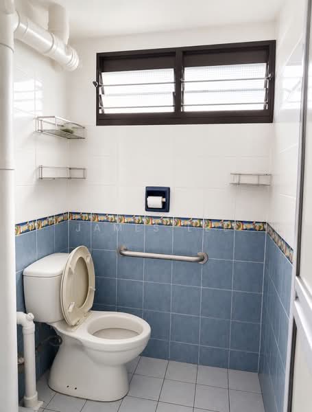 34 Marsiling Drive, 34 Marsiling Drive, 4 Bedrooms, 1,055 sqft, HDB Flat For Sale, by James Lee, 500206758 - Bathroom - PropertyGuru.com.sg