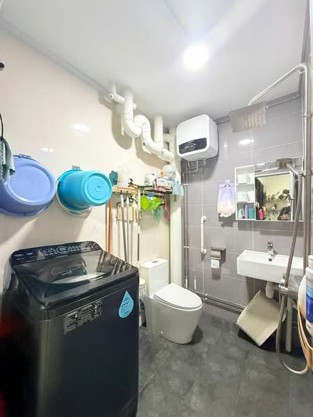 943 Jurong West Street 91, 943 Jurong West Street 91, 4 Bedrooms, 1,421 sqft, HDB Flat For Sale, by James Yeo, 500206763 - Bathroom - PropertyGuru.com.sg