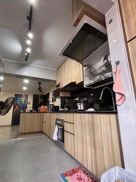 305 Canberra Road, 305 Canberra Road, 3 Bedrooms, 1,302 sqft, HDB Flat For Sale, by Alan Ng, 500206765 - Kitchen - PropertyGuru.com.sg