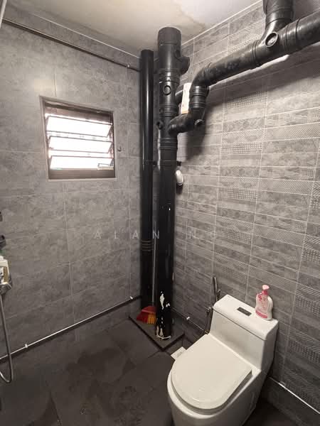 305 Canberra Road, 305 Canberra Road, 3 Bedrooms, 1,302 sqft, HDB Flat For Sale, by Alan Ng, 500206765 - Bathroom - PropertyGuru.com.sg