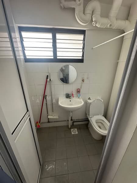 650 Yishun Avenue 4, 650 Yishun Avenue 4, Room Rental, 300 sqft, HDB Flat For Rent, by Alan Huy, 500206766 - Bathroom - PropertyGuru.com.sg