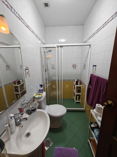 Hua Guan Ave, Sian Tuan Ave, , 7 Bedrooms, 5,000 sqft, Semi-Detached House For Sale, by Aaron Phoa, 500206770 - Bathroom - PropertyGuru.com.sg