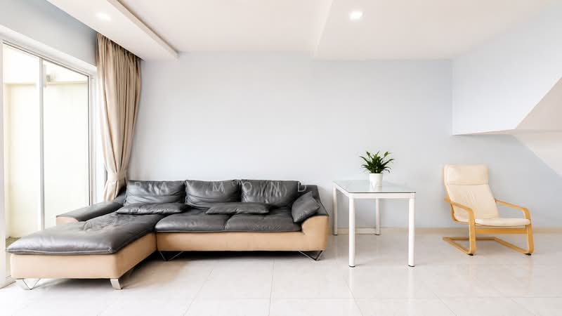 559 Jurong West Street 42, 559 Jurong West Street 42, 4 Bedrooms, 1,496 sqft, HDB Flat For Sale, by Raymond Kwa, 500206771 - Living Room - PropertyGuru.com.sg