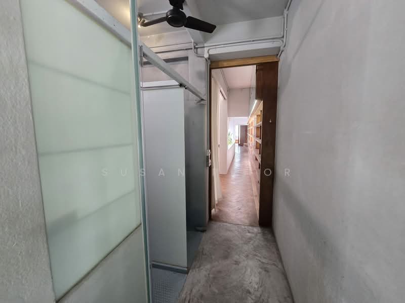 Tiong Bahru Bachelor Pad, Tiong Bahru, Yong Siak Street, 2 Bedrooms, 1,075 sqft, Conservation House For Rent, by Susan Prior, 500206779 - Corridor - PropertyGuru.com.sg