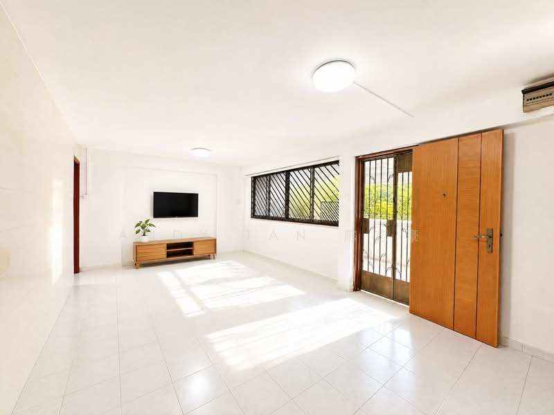 426 Bukit Batok West Avenue 2, 426 Bukit Batok West Avenue 2, 3 Bedrooms, 893 sqft, HDB Flat For Sale, by Andy Tan 陈志豪, 500206786 - Living Room - PropertyGuru.com.sg