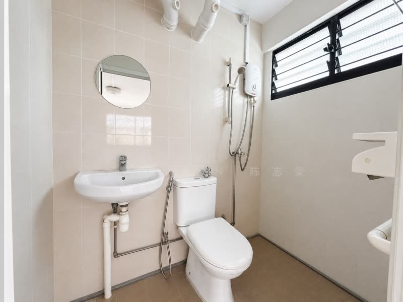 426 Bukit Batok West Avenue 2, 426 Bukit Batok West Avenue 2, 3 Bedrooms, 893 sqft, HDB Flat For Sale, by Andy Tan 陈志豪, 500206786 - Bathroom - PropertyGuru.com.sg