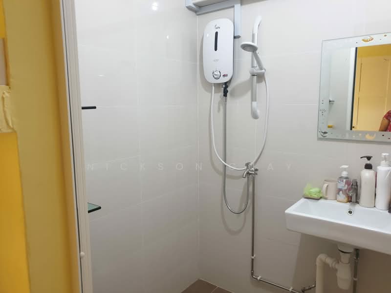 Master Bedroom available for rent in Jurong West area! 040, , Room Rental, 122 sqft, HDB Flat For Rent, by Nickson Guay, 500206793 - Bathroom - PropertyGuru.com.sg