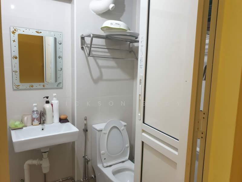 Master Bedroom available for rent in Jurong West area! 040, , Room Rental, 122 sqft, HDB Flat For Rent, by Nickson Guay, 500206793 - Bathroom - PropertyGuru.com.sg