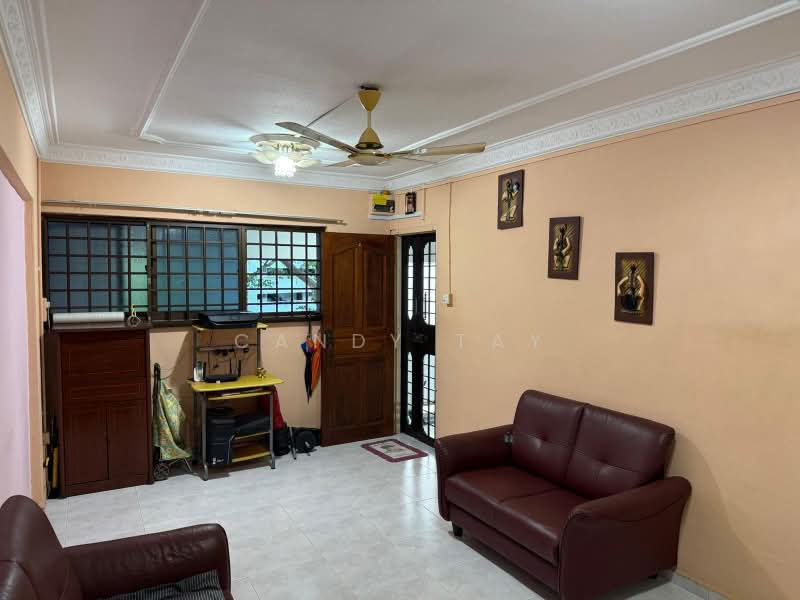 520 Jurong West Street 52, 520 Jurong West Street 52, 2 Bedrooms, 796 sqft, HDB Flat For Sale, by Candy Tay, 500206808 - Living Room - PropertyGuru.com.sg