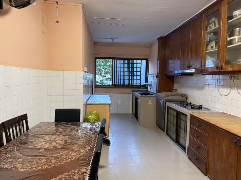 520 Jurong West Street 52, 520 Jurong West Street 52, 2 Bedrooms, 796 sqft, HDB Flat For Sale, by Candy Tay, 500206808 - Kitchen - PropertyGuru.com.sg