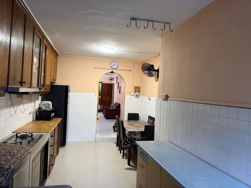 520 Jurong West Street 52, 520 Jurong West Street 52, 2 Bedrooms, 796 sqft, HDB Flat For Sale, by Candy Tay, 500206808 - Kitchen - PropertyGuru.com.sg