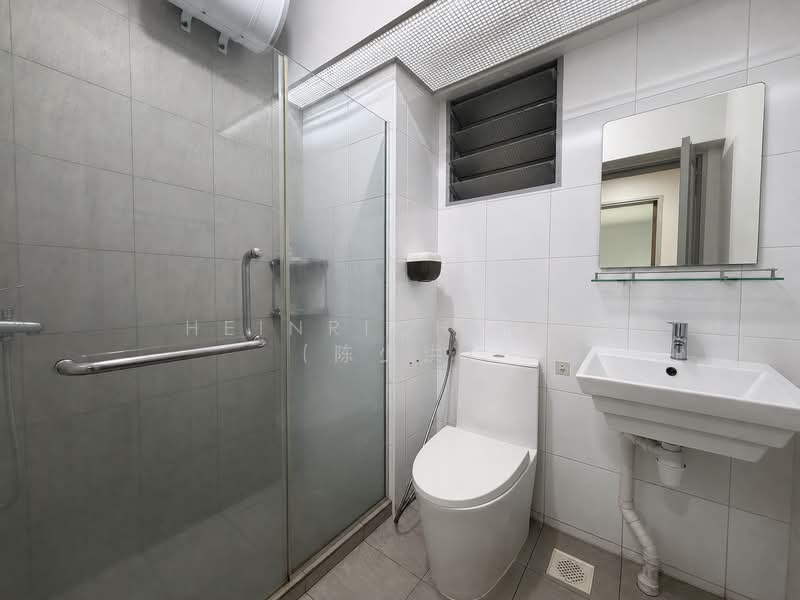 289B Punggol Place, 289B Punggol Place, 3 Bedrooms, 1,055 sqft, HDB Flat For Rent, by Heinrich Tan (陈少洪), 500206819 - Common Bathroom - PropertyGuru.com.sg