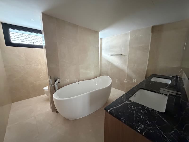 Serangoon Garden Estate - Brockhampton Drive, Brockhampton / Bodmin / Blanford/ Burgley, 6 Bedrooms, 7,460 sqft, Semi-Detached House For Sale, by Candice Tan, 500206825 - Bathroom - PropertyGuru.com.sg