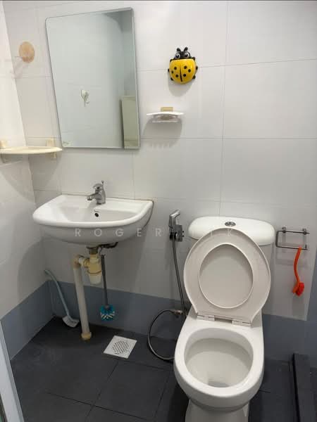 182 Stirling Road, 182 Stirling Road, Room Rental, 200 sqft, HDB Flat For Rent, by Roger TTK, 500206845 - Bathroom - PropertyGuru.com.sg