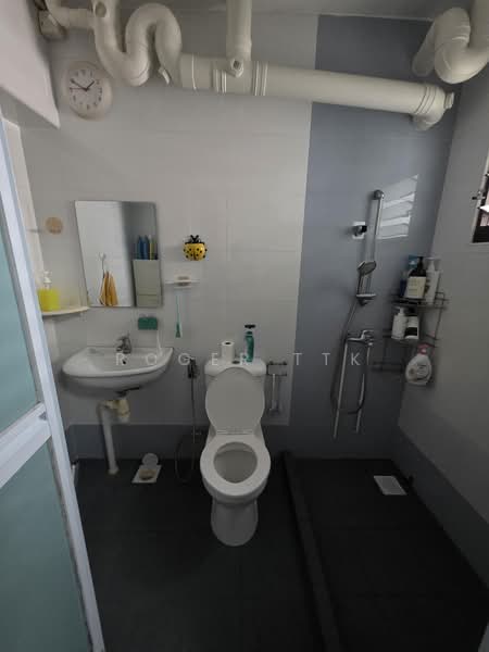182 Stirling Road, 182 Stirling Road, Room Rental, 200 sqft, HDB Flat For Rent, by Roger TTK, 500206845 - Bathroom - PropertyGuru.com.sg