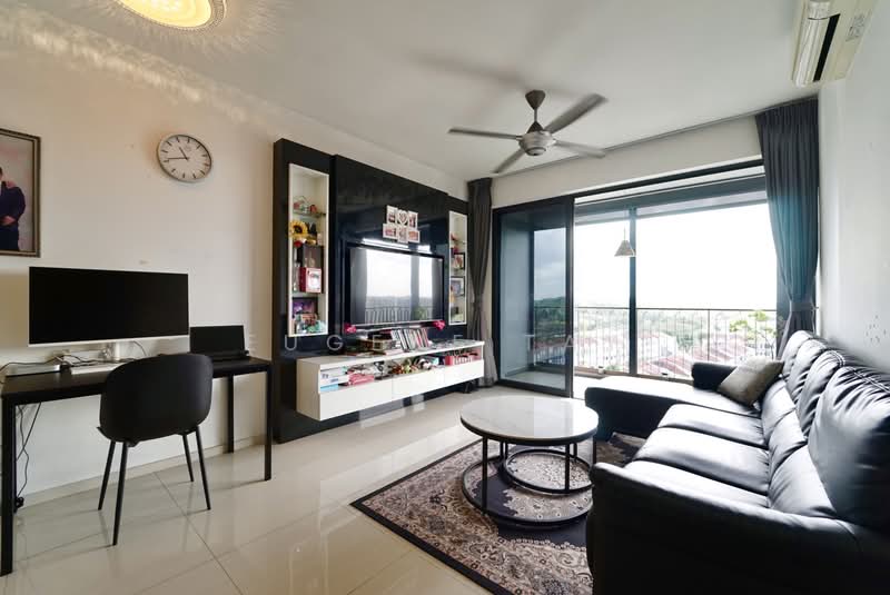 Westwood Residences EC, 190 Westwood Avenue, 4 Bedrooms, 1,238 sqft, Condominium For Sale, by Eugene Tay, 500206851 - Living Room - PropertyGuru.com.sg