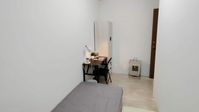 The Madeira, 50 Bukit Batok Street 31, Room Rental, 100 sqft, Condominium For Rent, by Philip Tay, 500206879 - Bedroom - PropertyGuru.com.sg