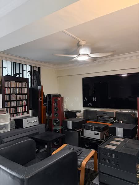 20 Lorong 7 Toa Payoh, 20 Lorong 7 Toa Payoh, 2 Bedrooms, 721 sqft, HDB Flat For Sale, by Charman Chuang, 500206901 - Living Room - PropertyGuru.com.sg