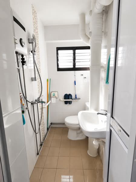 436 Woodlands Street 41, 436 Woodlands Street 41, Room Rental, 150 sqft, HDB Flat For Rent, by Lawrence Quek, 500206902 - Bathroom - PropertyGuru.com.sg