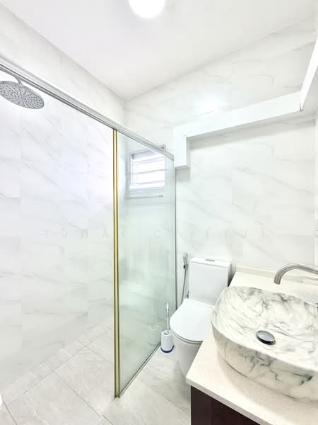 53 Commonwealth Drive, 53 Commonwealth Drive, 3 Bedrooms, 1,033 sqft, HDB Flat For Sale, by TJHAI C. (TJ), 500206911 - Master Bathroom - PropertyGuru.com.sg