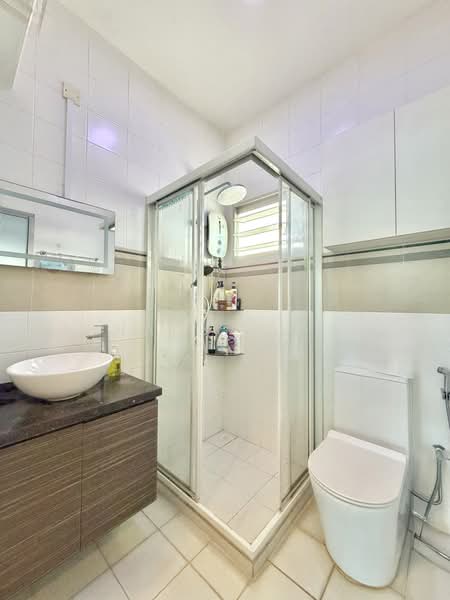 53 Commonwealth Drive, 53 Commonwealth Drive, 3 Bedrooms, 1,033 sqft, HDB Flat For Sale, by TJHAI C. (TJ), 500206911 - Bathroom - PropertyGuru.com.sg