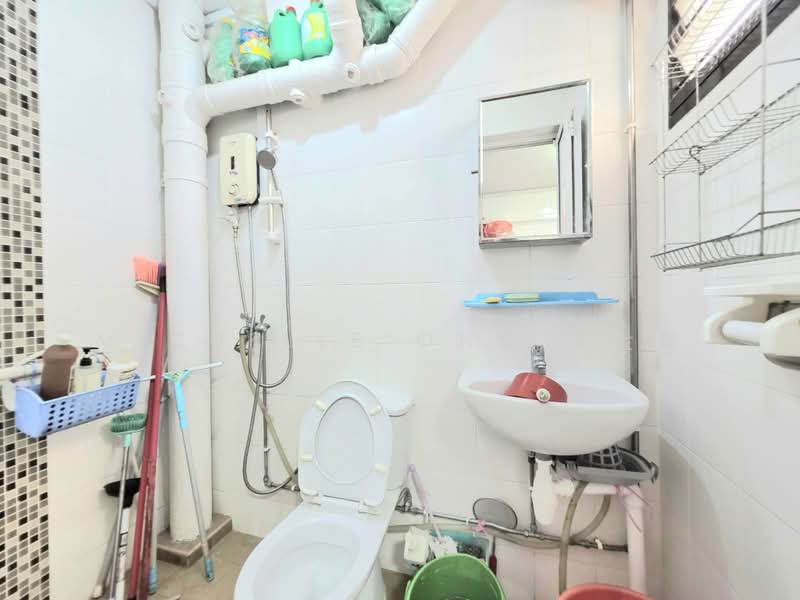 776 Yishun Avenue 2, 776 Yishun Avenue 2, Room Rental, 120 sqft, HDB Flat For Rent, by Michelle Ong 王金碹, 500206918 - Bathroom - PropertyGuru.com.sg