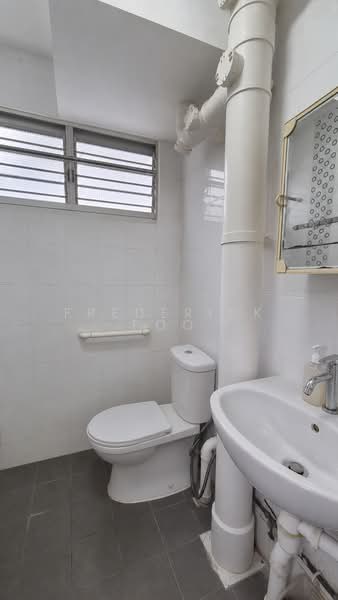 703 Bedok Reservoir Road, 703 Bedok Reservoir Road, 2 Bedrooms, 732 sqft, HDB Flat For Sale, by Frederick Foo, 500206919 - Bathroom - PropertyGuru.com.sg