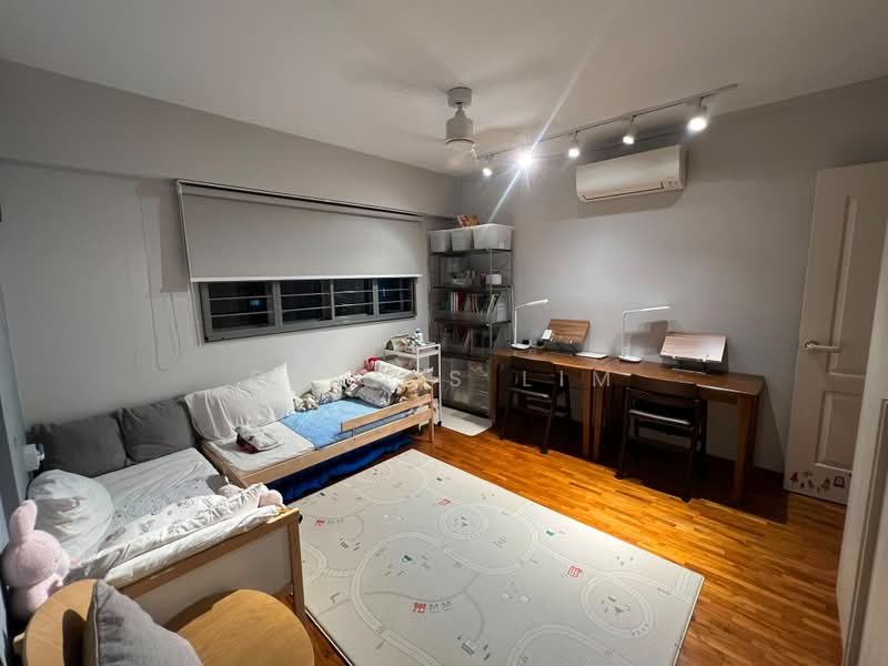 614 Yishun Street 61, 614 Yishun Street 61, 3 Bedrooms, 1,572 sqft, HDB Flat For Sale, by Dennis Lim, 500206921 - Bedroom - PropertyGuru.com.sg