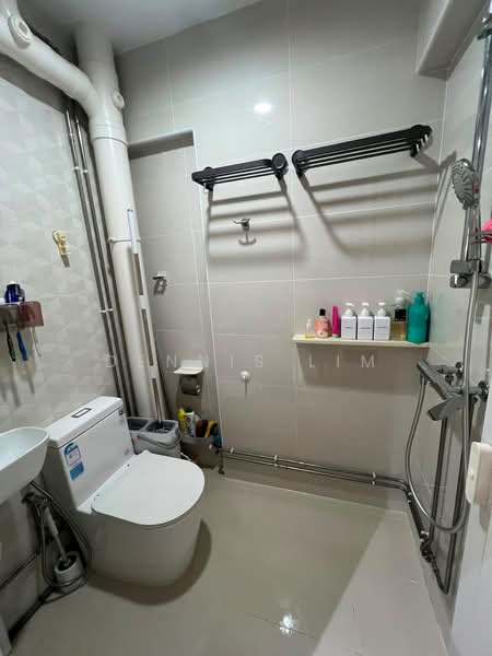 614 Yishun Street 61, 614 Yishun Street 61, 3 Bedrooms, 1,572 sqft, HDB Flat For Sale, by Dennis Lim, 500206921 - Bathroom - PropertyGuru.com.sg