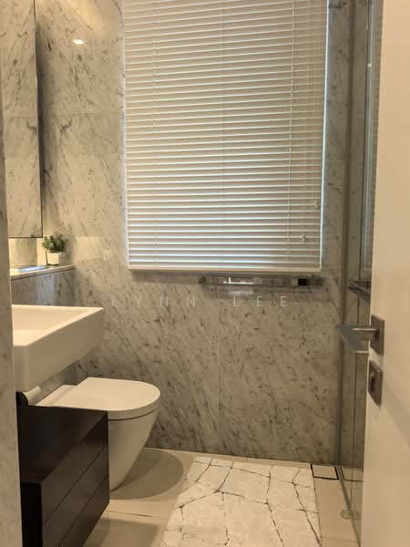 Scotts Square, 6 Scotts Road, 2 Bedrooms, 947 sqft, Condominium For Sale, by Lynn Lee, 500206947 - Bathroom - PropertyGuru.com.sg