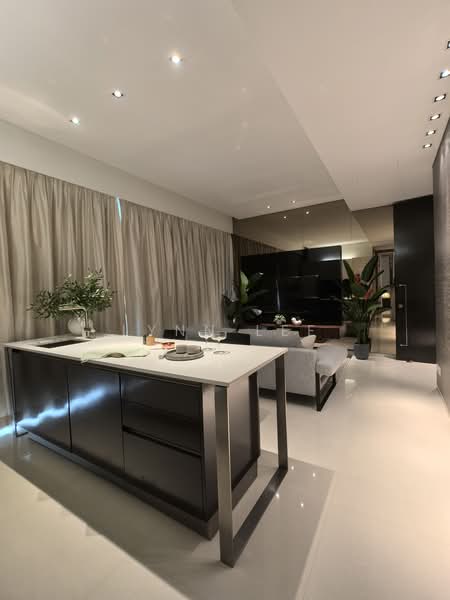 Scotts Square, 6 Scotts Road, 2 Bedrooms, 947 sqft, Condominium For Sale, by Lynn Lee, 500206947 - Living Room - PropertyGuru.com.sg