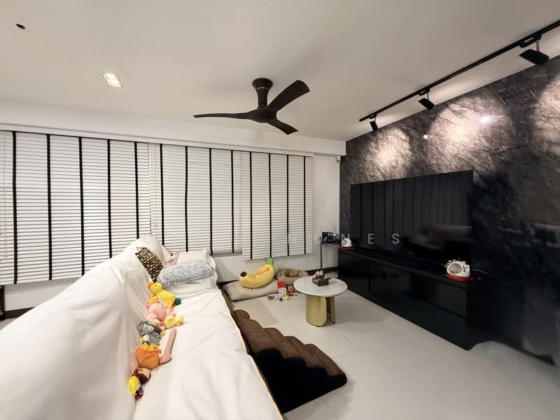 523D Tampines Central 7, 523D Tampines Central 7, 3 Bedrooms, 1,216 sqft, HDB Flat For Sale, by CeLia Nunes, 500206950 - Living Room - PropertyGuru.com.sg