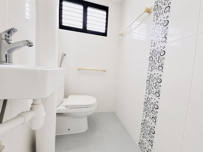 642 Yishun Street 61, 642 Yishun Street 61, 3 Bedrooms, 1,119 sqft, HDB Flat For Rent, by Josephine LOH, 500206951 - Bathroom - PropertyGuru.com.sg