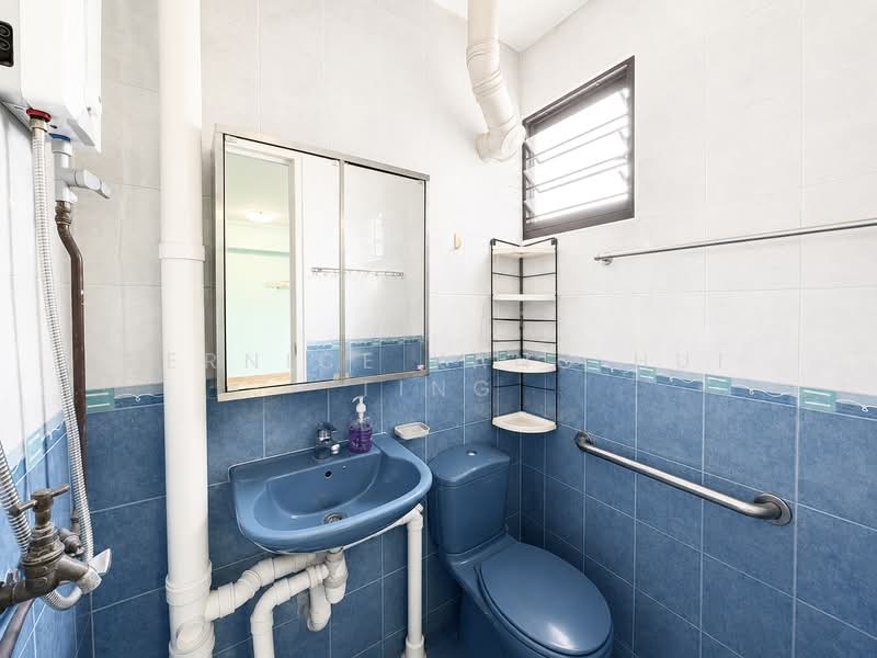 25 Teck Whye Lane, 25 Teck Whye Lane, 3 Bedrooms, 990 sqft, HDB Flat For Sale, by Bernice Kang Hui Ting, 500206958 - Bathroom - PropertyGuru.com.sg