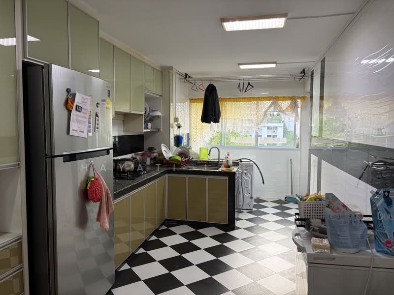 180 Bukit Batok West Avenue 8, 180 Bukit Batok West Avenue 8, 2 Bedrooms, 721 sqft, HDB Flat For Sale, by Hayati Jantan, 500206977 - Kitchen - PropertyGuru.com.sg