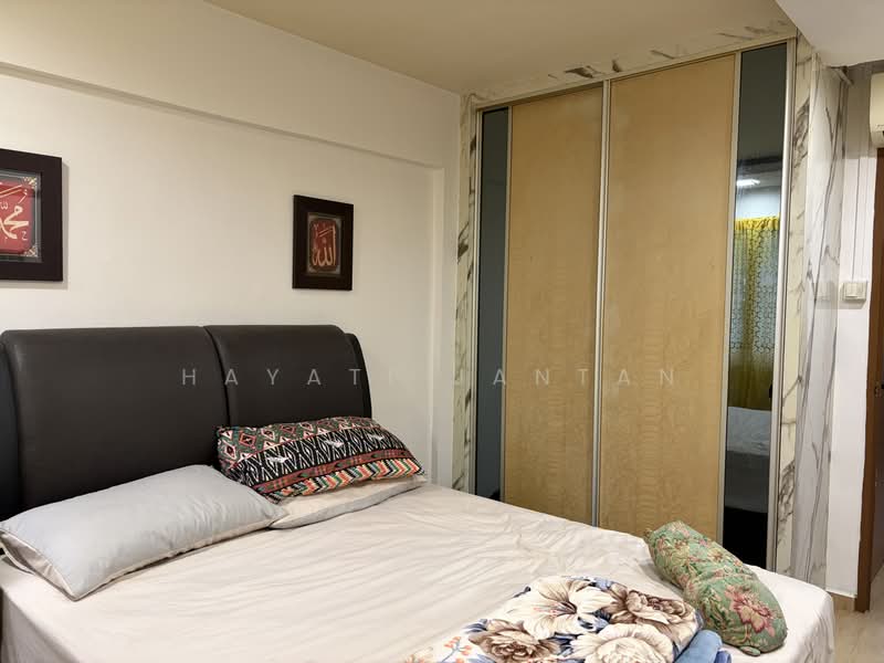 180 Bukit Batok West Avenue 8, 180 Bukit Batok West Avenue 8, 2 Bedrooms, 721 sqft, HDB Flat For Sale, by Hayati Jantan, 500206977 - Bedroom - PropertyGuru.com.sg