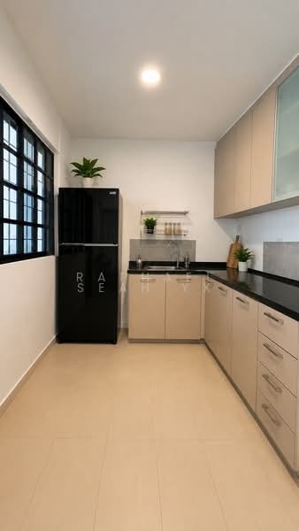 5 Bed 5 Bath, Near International Schools, Lor Chuan, Chuan Drive, Chuan Walk, 5 Bedrooms, 3,200 sqft, Terraced House For Rent, by Raphael Seah YX, 500206981 - Kitchen - PropertyGuru.com.sg