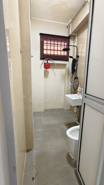 160 Pasir Ris Street 13, 160 Pasir Ris Street 13, 3 Bedrooms, 1,528 sqft, HDB Flat For Rent, by Nooria A Hameed, 500207005 - Bathroom - PropertyGuru.com.sg
