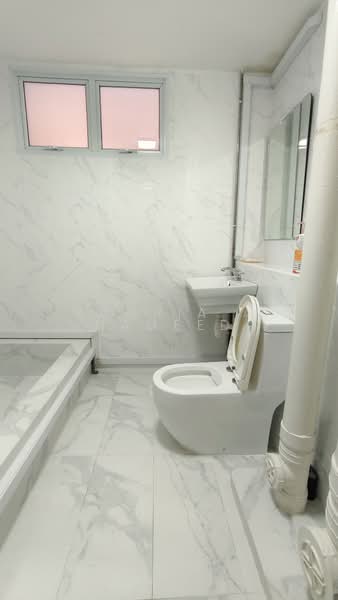 160 Pasir Ris Street 13, 160 Pasir Ris Street 13, 3 Bedrooms, 1,528 sqft, HDB Flat For Rent, by Nooria A Hameed, 500207005 - Bathroom - PropertyGuru.com.sg