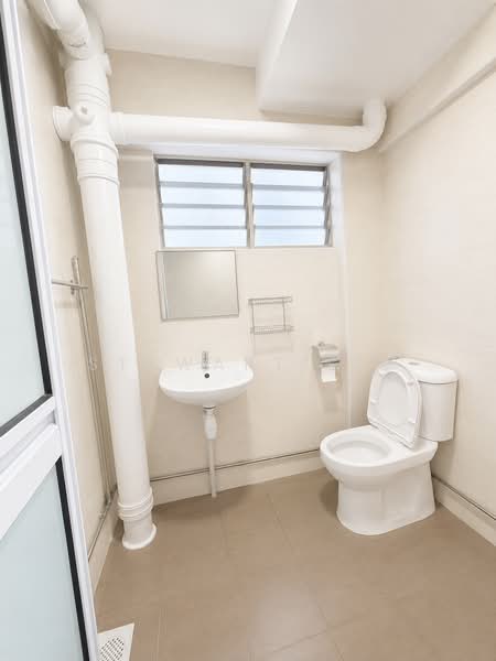 515 Jurong West Street 52, 515 Jurong West Street 52, 2 Bedrooms, 797 sqft, HDB Flat For Sale, by Stewart Lim, 500207011 - Bathroom - PropertyGuru.com.sg