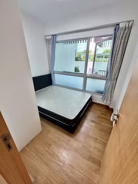 Eight Riversuites, 2 Whampoa East, 2 Bedrooms, 700 sqft, Condominium For Sale, by Chris Lim, 500207014 - Bedroom - PropertyGuru.com.sg