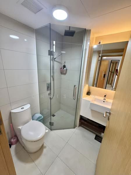 Eight Riversuites, 2 Whampoa East, 2 Bedrooms, 700 sqft, Condominium For Sale, by Chris Lim, 500207014 - Bathroom - PropertyGuru.com.sg