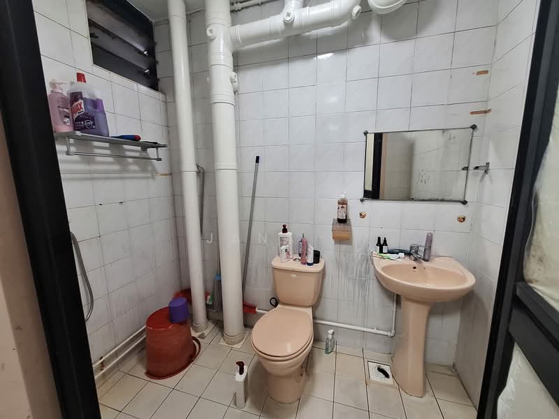 296A Choa Chu Kang Avenue 2, 296A Choa Chu Kang Avenue 2, 3 Bedrooms, 1,098 sqft, HDB Flat For Sale, by Jana ., 500207064 - Bathroom - PropertyGuru.com.sg